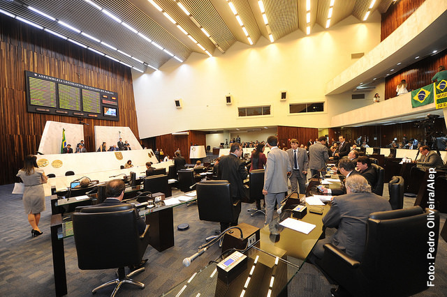 Deputados estaduais aprovam, em primeiro turno, a PEC que possibilita alterar o número de membros do Órgão Especial do TJ-PR
